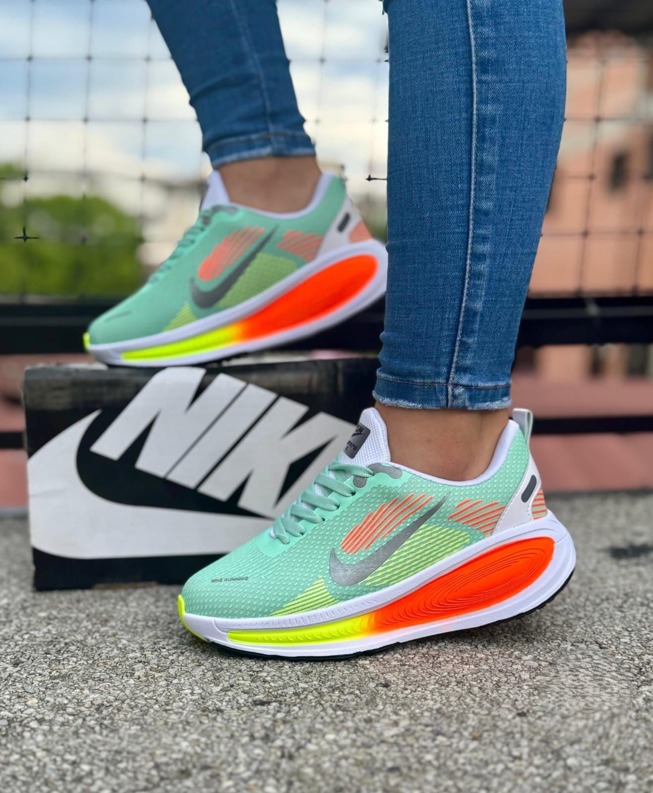 Tenis Nike Zoom Vomero Plus Femenino - Running con Suela Ultraliviana y Caja