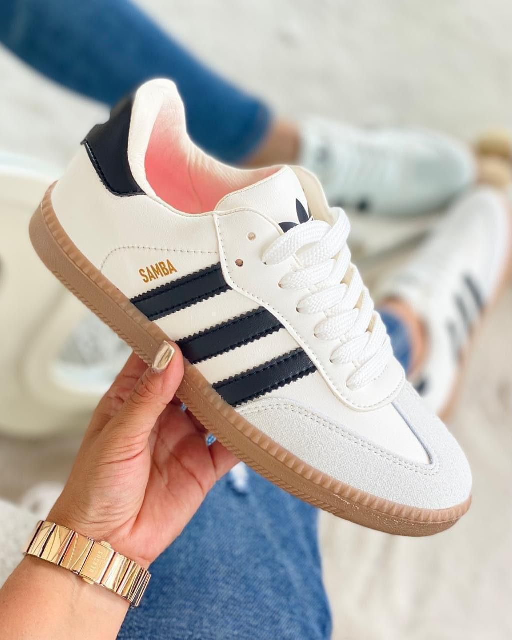 Tenis Adidas Samba Femenino - Clásico con Suela de Goma y Diseño Icónico