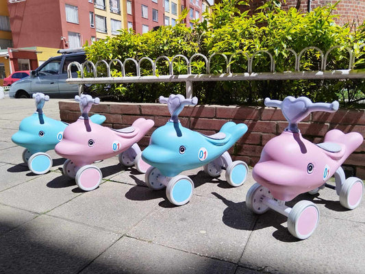 Andador Montable Musical Delfín - Triciclo de Impulso con Luces y Sonido para Bebés