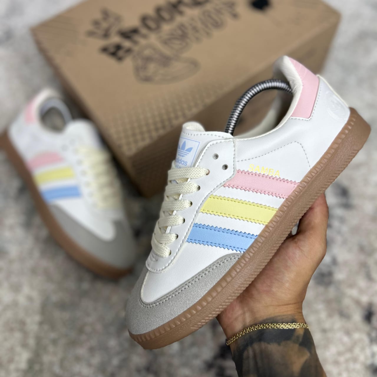 Tenis Adidas Samba Femenino - Clásico con Suela de Goma y Diseño Icónico