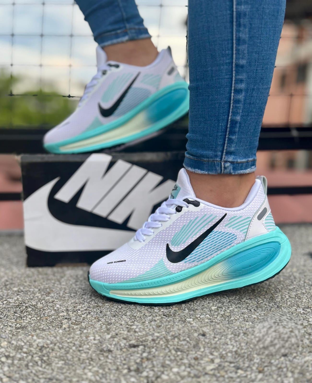 Tenis Nike Zoom Vomero Plus Femenino - Running con Suela Ultraliviana y Caja