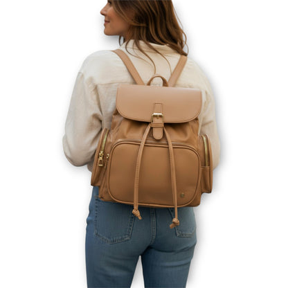 Morral Casual Karla Chacon Abby - Mochila Urbana para Mujer Color Arena