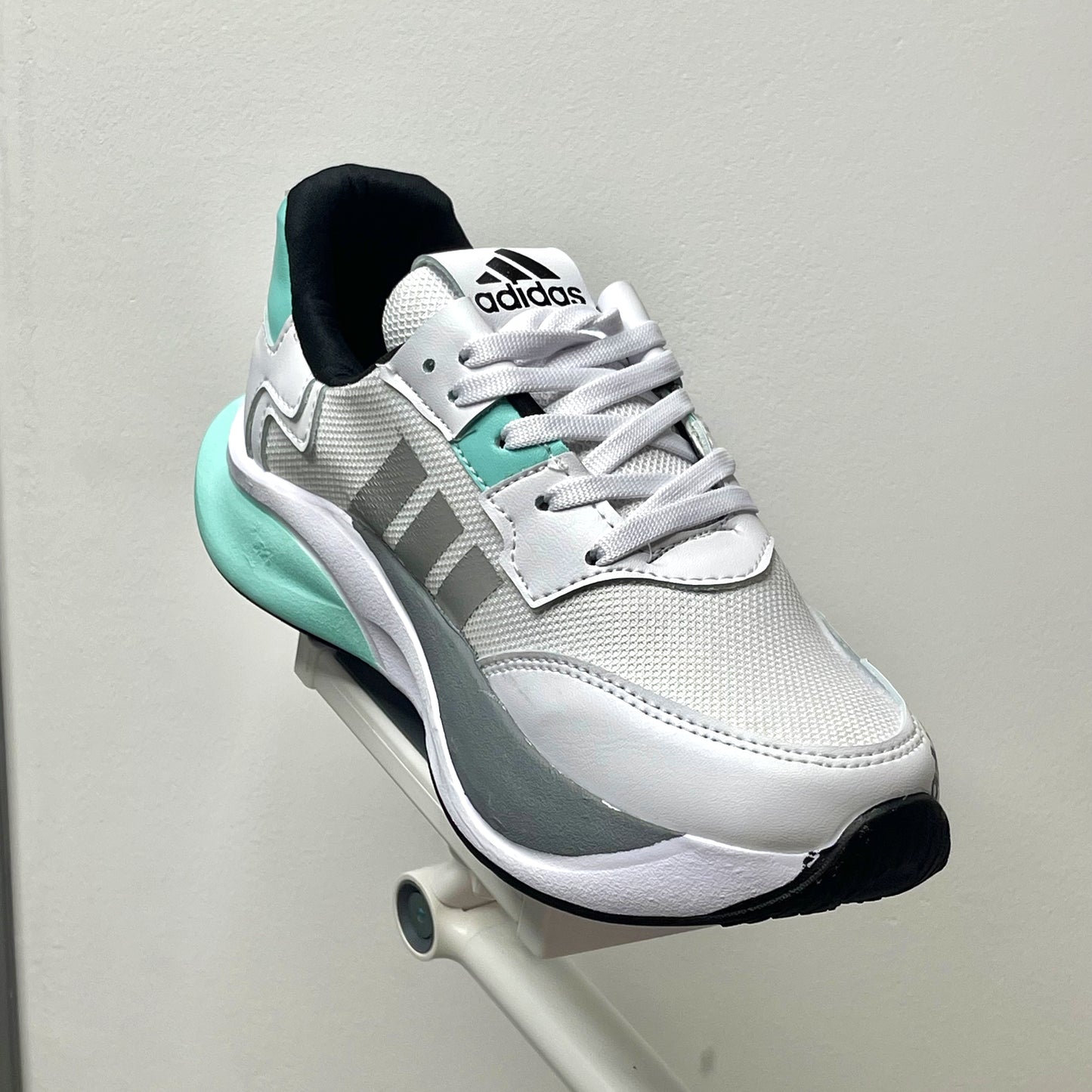 Tenis Adidas Bounce 2.0 Femenino - Running con Tecnología de Amortiguación y Suela Flexible