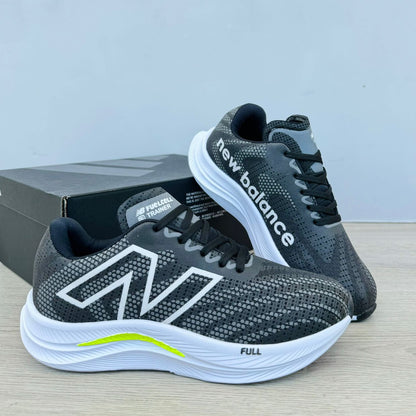 Tenis New Balance FuelCell Running - Capellada Sublimada con Apliques 3D y Suela Liviana