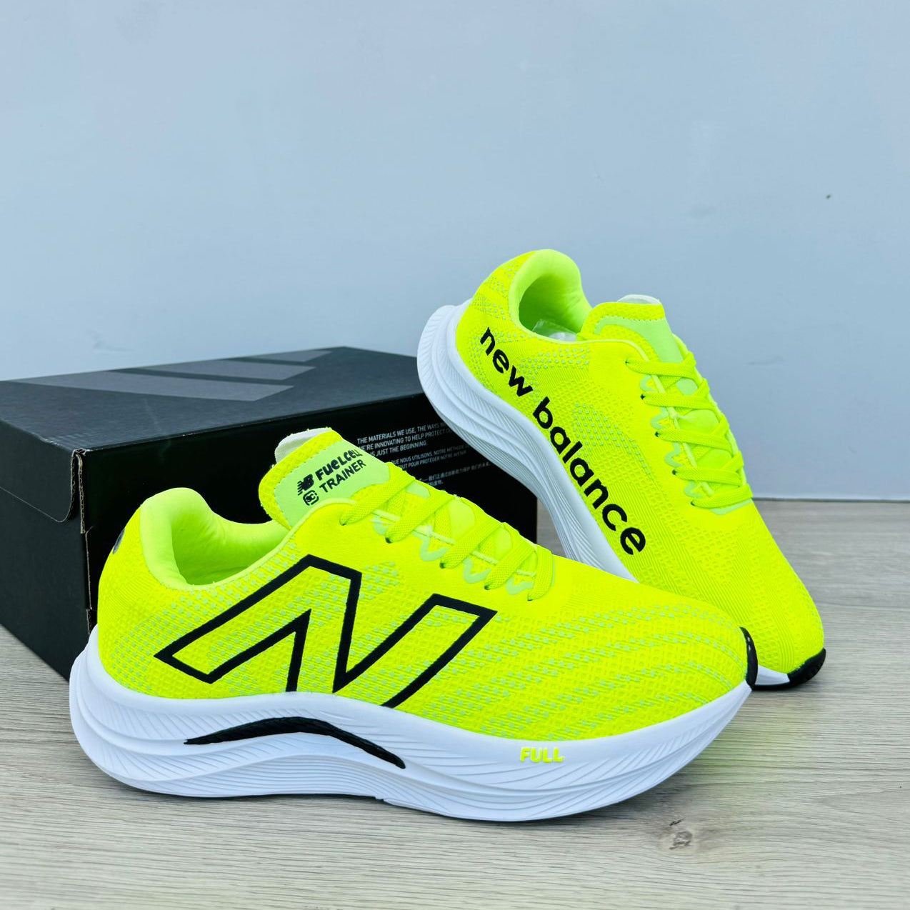 Tenis New Balance FuelCell Running - Capellada Sublimada con Apliques 3D y Suela Liviana