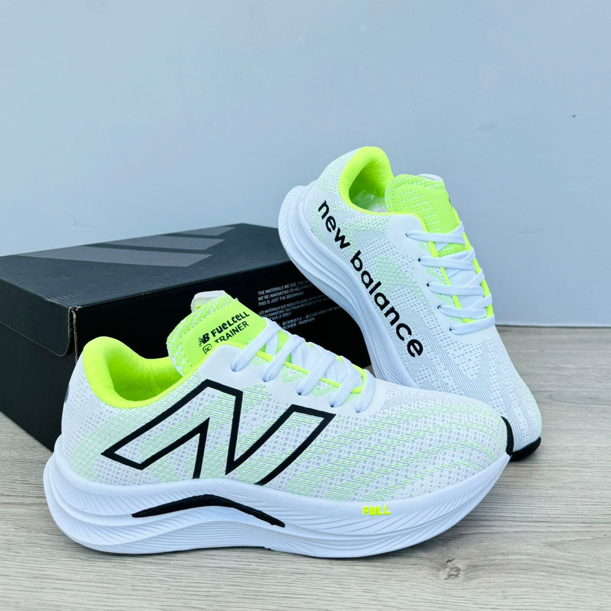 Tenis New Balance FuelCell Running - Capellada Sublimada con Apliques 3D y Suela Liviana