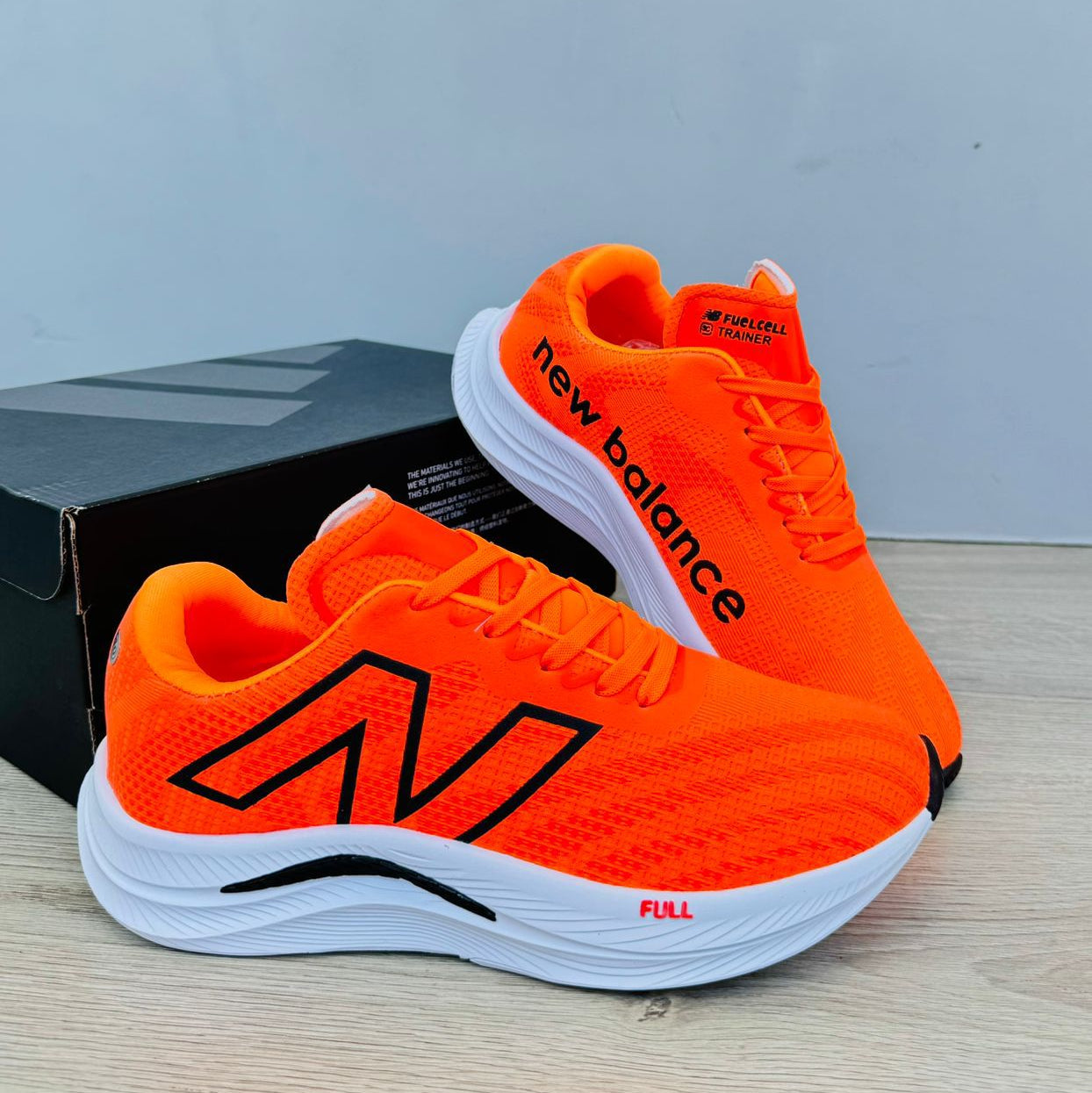 Tenis New Balance FuelCell Running - Capellada Sublimada con Apliques 3D y Suela Liviana
