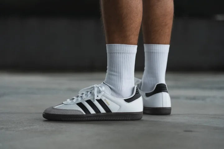 ZAPATILLA ADIDAS SAMBA, Estilo Urbano Atemporal - Unisex Blanco y Negro