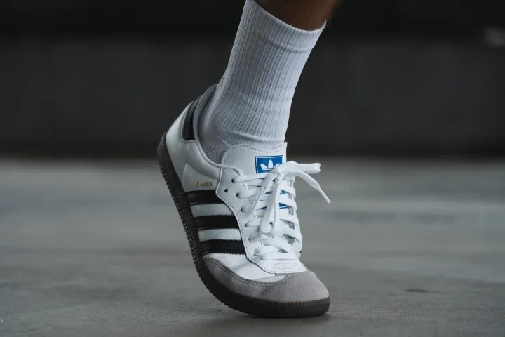 ZAPATILLA ADIDAS SAMBA, Estilo Urbano Atemporal - Unisex Blanco y Negro